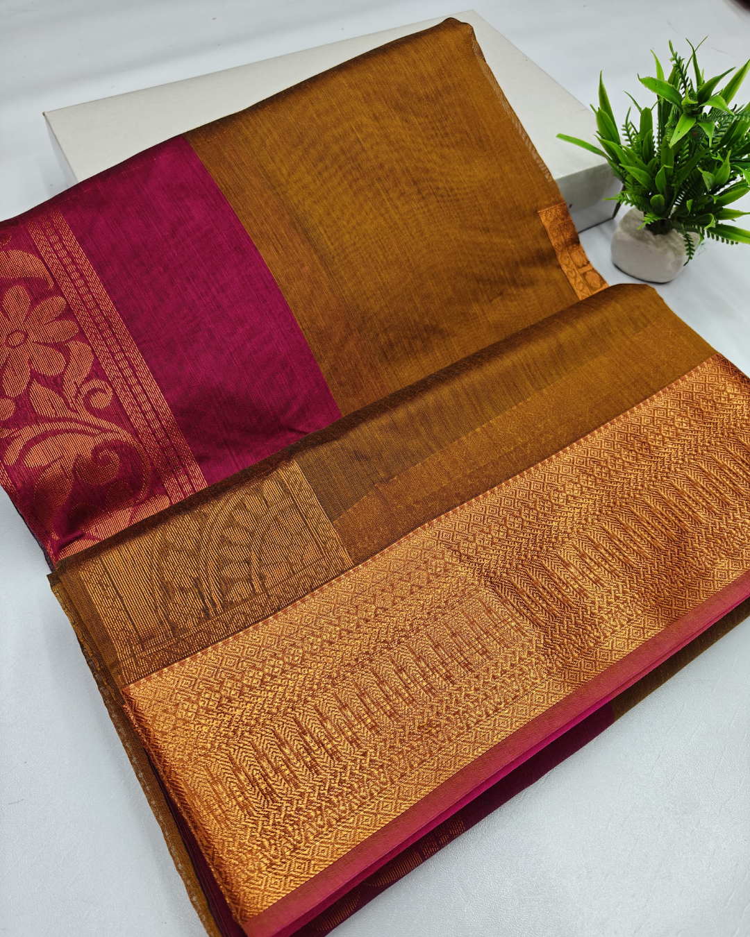 Cotton Saree with Copper Jari – Simple, Elegant & Timeless
