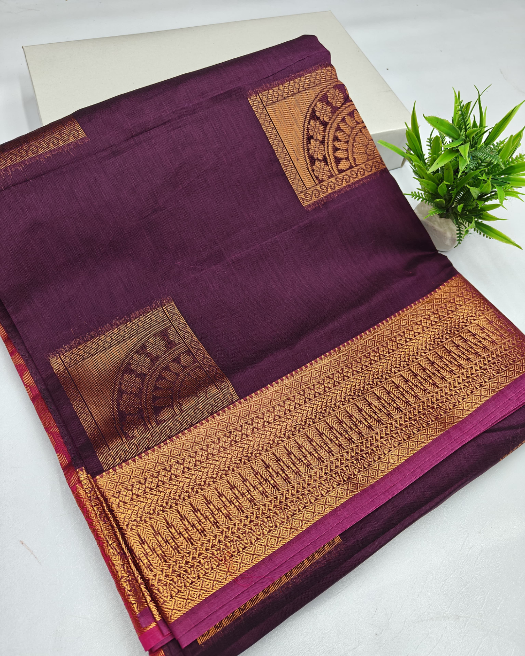 Cotton Saree with Copper Jari – Simple, Elegant & Timeless