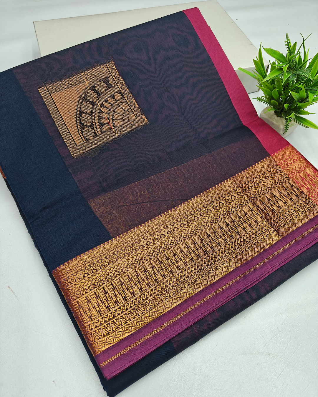 Cotton Saree with Copper Jari – Simple, Elegant & Timeless